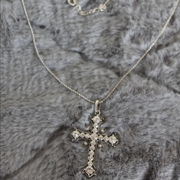 ❌SOLD ❌ Betsey Johnson cross necklace - Picture 2 of 3